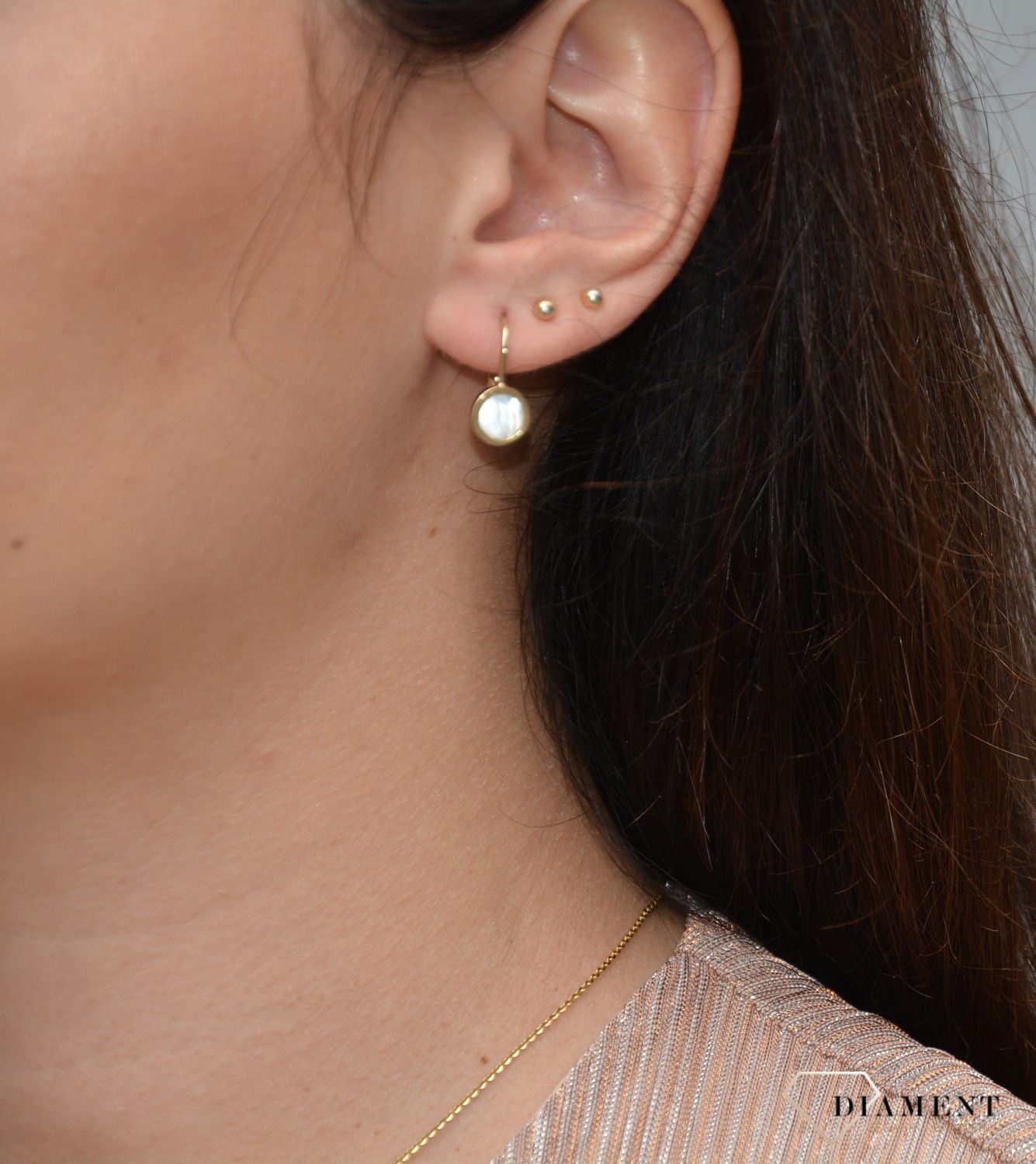 Złote kolczyki próby 333 'okrągłę masa perłowa'.jpg